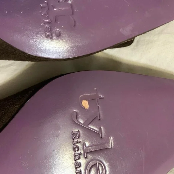 Suede Rhinestone Pointed Toe Kitten Heels - US 7.5 - Picture 5 of 5